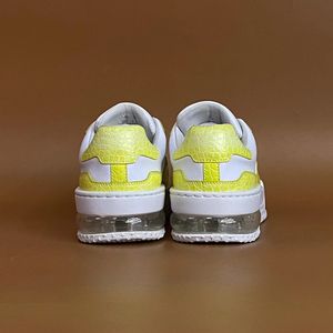 Sneakers de luxe pour hommes en cuir de crocodile 100% |   Chaussures plateforme jaune néon avec coussin d'air confortable - Product Image 4