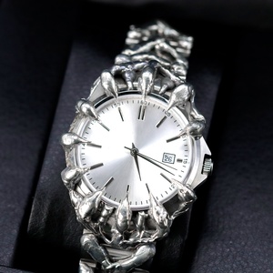<span class=keywords><strong>Montre</strong></span> Gothique Personnalisée en Gros avec Cadran en Acier Inoxydable à Pointes, Logo Gravé, <span class=keywords><strong>Mouvement</strong></span> <span class=keywords><strong>Japonais</strong></span> MIYOTA Unique et Cadran en Quartz Albâtre - Product Image 1