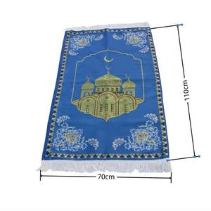 Alfombra de Oración Islámica Gruesa Antideslizante de Imitación de Seda con Patrón Floral Bordado de 70x110cm para Uso en el Hogar y la Mezquita - Product Image 1