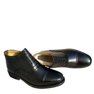 Botas de nieve para hombre, de cuero, forradas de lana, tacón medio, con cordones delanteros, color sólido, cálidas para invierno, antifrío - Product Image 2