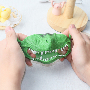 Marionnette de doigt amusante en forme de tête de dinosaure, en plastique TPR souple non toxique, avec langue et pattes, pour enfants, vente directe usine, marionnettes en caoutchouc - Product Image 4