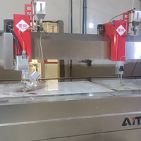 Machine de découpe à jet d'eau CNC 5 axes Aitao avec moteur hydraulique pour la gravure et la découpe double de pierre, carrelage, métal et verre
