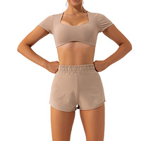 Ensemble de yoga 2 pièces pour femmes, haut de sport rembourré à manches courtes, short taille haute, ensemble de vêtements de sport à séchage rapide pour la salle de sport et l'entraînement