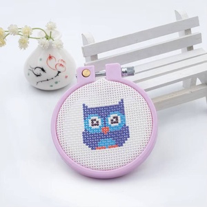 Kits de Bordado de Punto de Cruz Navideños Hechos a Mano para Niños, Llavero Educativo de Tela para Mochila - Product Image 3