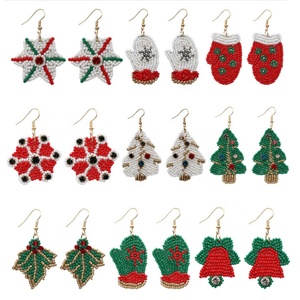 Boucles d'oreilles de Noël en perles de rocaille assorties à la mode - Product Image 2