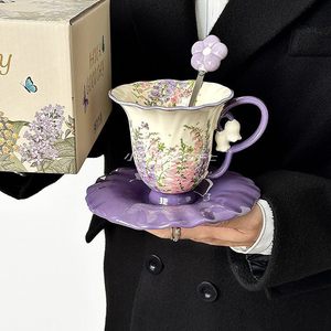 Set Tazza e Piattino da Caffè Viola Romantico, Ceramica di Alta Qualità, Elegante e Raffinato, Design Floreale di Lusso Leggero, Stile Vintage per Tè - Product Image 1