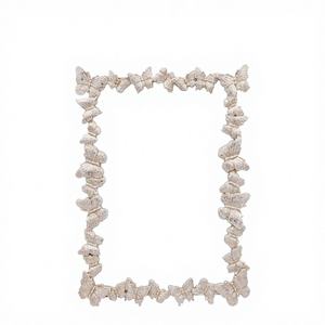 Cadre photo en métal plaqué or avec motif papillon 3D en alliage de zinc blanc 5" x 7" peint par pulvérisation - Product Image 1