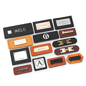 กระเป๋ากางเกงยีนส์ป้ายโลโก้หนังเทียมสำหรับเสื้อผ้ายีนส์กระเป๋าโลโก้โลหะ PU แบบกำหนดเอง - Product Image 1