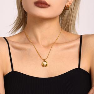 Stainless Steel Gold Plated Jewelry Freshwater <b>Pearl</b> Necklace 18K Gold Stainless Steel Jewelry C Shaped <b>Pearl</b> <b>Choker</b> Necklace - Product Image 1