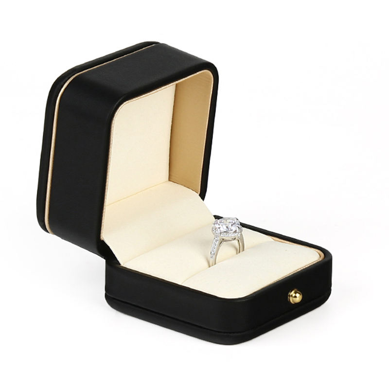 Boîte de bague noire