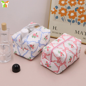 Bolsa de cosméticos de algodón estilo corte con estampado de rosas, disponible en stock en Instagram, bolsa de aseo con cremallera, bolsa con estampado floral y lazo. - Product Image 5