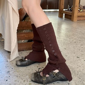 Coprigambe Lavorati a Maglia con Bottoni Ecologici Sopra il Ginocchio per Donne Autunno Inverno per un Calore Confortevole. Calzini in Stile Coreano - Product Image 4