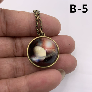 <span class=keywords><strong>Collana</strong></span> Luminosa a Doppia Sfera di Vetro con Sistema Solare e <span class=keywords><strong>Cielo</strong></span> Stellato, Brilla al Buio, Vendita all'Ingrosso N81102 - Product Image 1