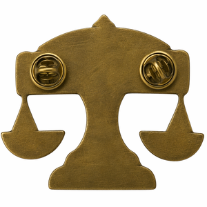 Pin <span class=keywords><strong>de</strong></span> esmalte personalizado Escalas <span class=keywords><strong>de</strong></span> la Justicia, insignia <span class=keywords><strong>de</strong></span> la ley vintage, broche <span class=keywords><strong>de</strong></span> la justicia, regalo para <span class=keywords><strong>abogado</strong></span> y juez, venta al por mayor <span class=keywords><strong>de</strong></span> fábrica, pin <span class=keywords><strong>de</strong></span> metal OEM ODM - Product Image 4
