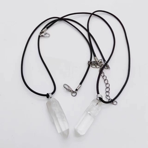 Usine pas cher <span class=keywords><strong>prix</strong></span> en gros en vrac guérison <span class=keywords><strong>cristal</strong></span> clair Quartz Point pendentif pour la méditation - Product Image 2
