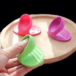 Maniques de four en silicone avec doigts résistants à la chaleur, gants isolants épais et protège-plats pour micro-ondes et cuisson - Product Image 3