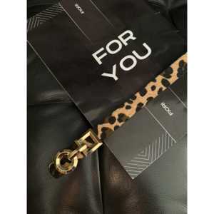 Ceinture en fausse fourrure pour femme Foru avec boucle à fermoir en alliage, style décontracté - Product Image 1