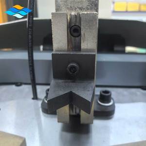 Machine à sertir les coins en aluminium - <span class=keywords><strong>Moteur</strong></span> et roulement contrôlés par PLC - Certifiée CE pour la fabrication de fenêtres en aluminium - Product Image 5