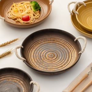 Plato de servir de cerámica redondo hecho a mano estilo Wabi Sabi con asas de cuerda para platos de fiesta - Product Image 3