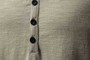 Nouveau T-shirt à manches courtes à col en V à quatre boutons T-shirt de sport de couleur unie T-shirt pour hommes - Product Image 3