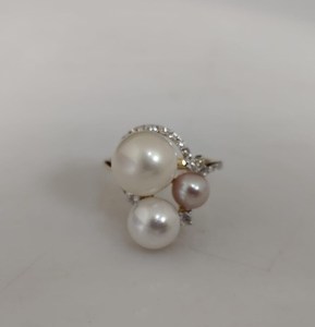 แหวนมุกสีทอง18KT เป็นแหวนที่มีดีไซน์หมุนได้อย่างหรูหรา - Product Image 1