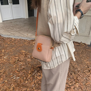 กระเป๋าใส่โทรศัพท์แบบสะพายข้างสำหรับผู้หญิง สีน้ำตาลขนาดเล็ก สายปรับได้ ปิดด้วยซิป เหมาะสำหรับชุดลำลองทุกวัน - Product Image 3