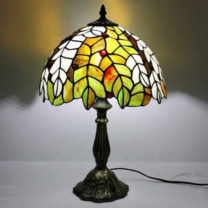 Lámpara de Techo LED de Estilo Mediterráneo LongHuiJing de 12 Pulgadas, Diseño Antiguo con Patrón de Uvas Coloridas, Vidrio Teñido, Flexible y Sencilla - Product Image 3