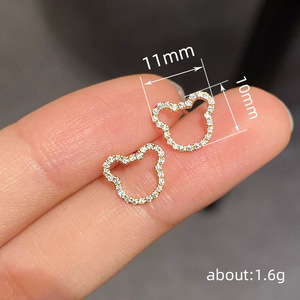 Boucles d'oreilles clous motif ours mignon, bijoux d'oreille doux et chics pour femme, à porter au quotidien, pour tenue décontractée, accessoire cadeau - Product Image 4