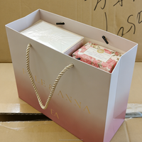 Sacs en papier de luxe en gros avec logo doré personnalisé pour bijoux, soins de la peau, cosmétiques, emballage avec ruban et poignées, sacs en papier dégradé
