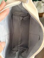 Sac cosmétique marron à chevrons avec logo personnalisé, poignée supérieure et fermeture éclair, organiseur de toilette pour marque de beauté, vente en gros
