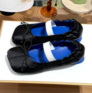 Zapatillas de ballet con cordones y lazo rosa suave, estilo Mary Jane, con punta descubierta - Pantuflas de mujer suaves y plisadas para estar en casa - Product Image 5