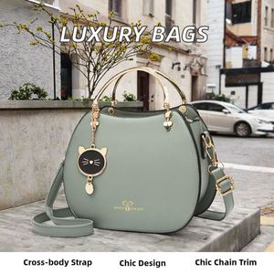 Bolsa feminina personalizada estilo carteiro em couro legitimo - Product Image 2