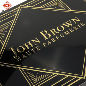 Caja de perfume de madera MDF de lujo, juego de botellas de perfume, paquete de regalo personalizado, caja de perfume de madera negra con detalles en relieve. - Product Image 5