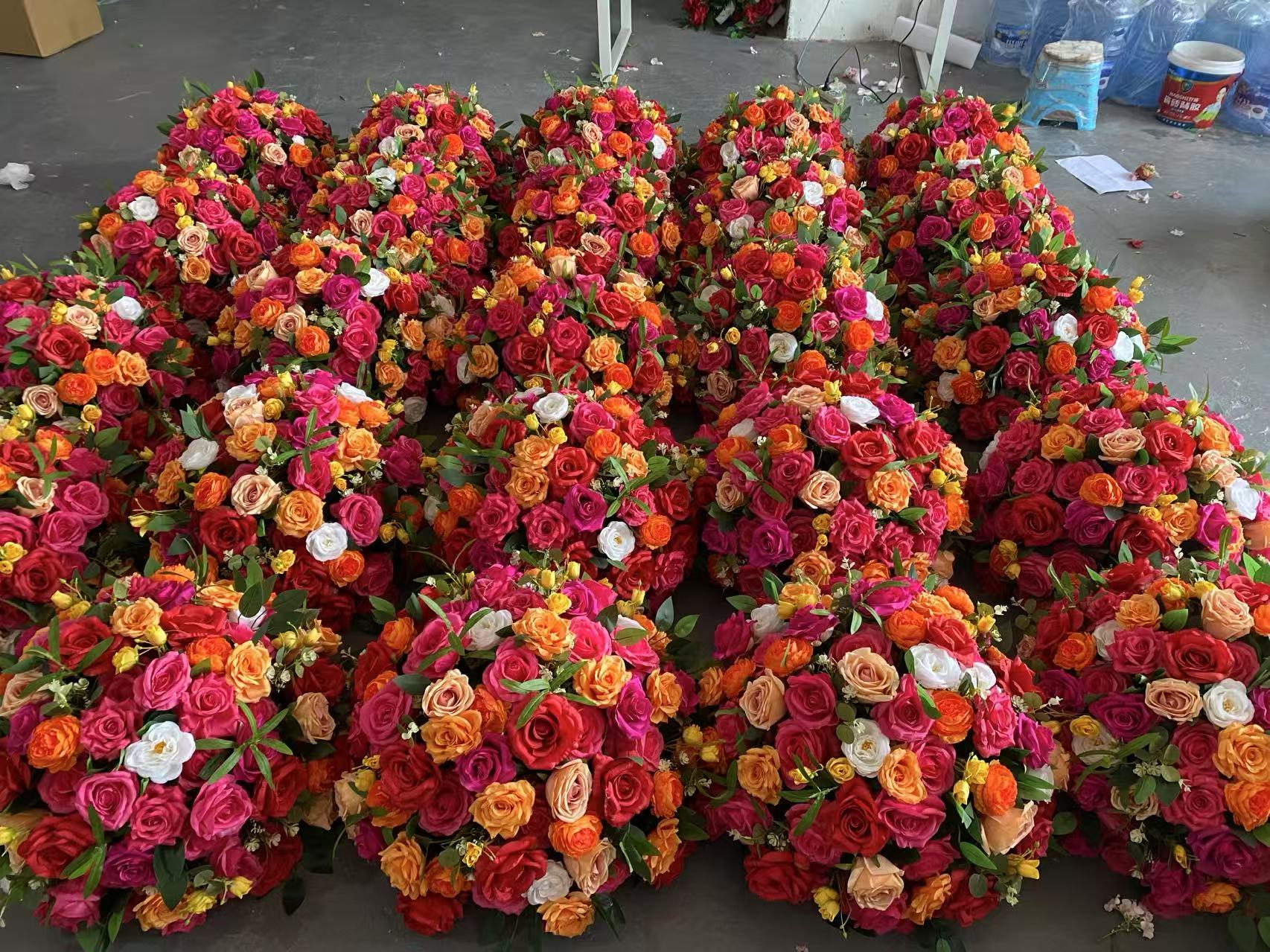 Centre de table boule de fleurs rouge 70cm