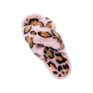 Venta caliente en línea China envía directamente Venta loca zapatillas ligeras de felpa suave para mujer Zapatillas de interior cómodas con punta abierta antideslizantes - Product Image 5
