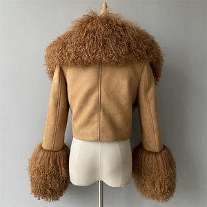 معطف نسائي بأكمام كاملة من جلد الغنم الناعم بياقة خريف شتاء OEM مخصص قصير من جلد الغنم - Product Image 5