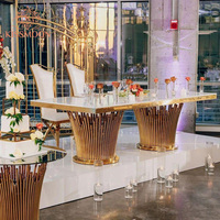 Table rectangulaire blanche personnalisée avec base en tiges dorées et structure en acier inoxydable pour réceptions de mariage, événements, fêtes et banquets