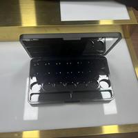 Palette à paupières vide noire mate avec logo personnalisé, miroir, 25 compartiments, étui cosmétique en plastique pour maquilleurs professionnels et salons