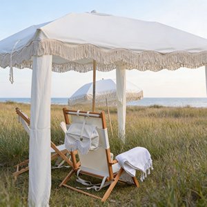 Conjunto de Sombrilla Bohemia de Grado Comercial, Silla de Madera de Teca y Gazebo con Flecos para Resorts de Alta Gama y Propiedades Costeras - Product Image 5