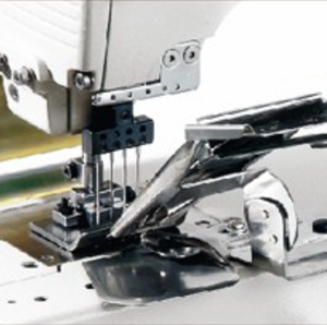 Machine à coudre industrielle à plat multi-aiguilles à double point de chaînette DS-1404PSF pour vêtements de sport - Product Image 2