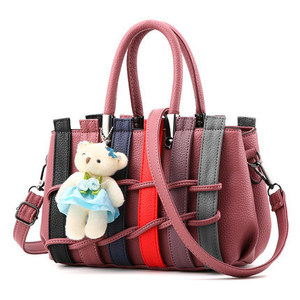 Sacs à Main <span class=keywords><strong>Tendance</strong></span> pour Femmes avec Pendentif Ours, Grande Capacité, Épaule Tissée à la Main, Designer en Cuir PU, pour Voyage Quotidien - Product Image 6