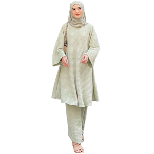 ชุดเดรสแฟชั่นมุสลิมแขนยาวผ้าโพลีเอสเตอร์ระบายอากาศได้ดีดีไซน์ใหม่สำหรับผู้หญิงเสื้อผ้าอิสลามมุสลิมมาเลเซีย - Product Image 1