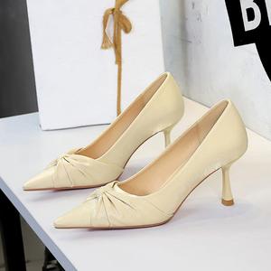 Zapatos elegantes para fiestas, estilo charol - tacones de aguja negros con punta en pico y sandalias para mujer - Product Image 4