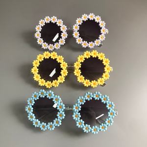 Feirong mignon Cool nouvelle fille à la mode mignon <span class=keywords><strong>fleur</strong></span> lunettes de <span class=keywords><strong>soleil</strong></span> en <span class=keywords><strong>plein</strong></span> air enfants belle Vintage UV400 classique enfant en bas âge enfants nuances - Product Image 2