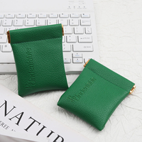 Petite pochette en PU avec logo personnalisé en relief, fermeture automatique, pochette en cuir PU avec fermeture à ressort pour bijoux, boucles d'oreilles, bagues, écouteurs, emballage de rangement