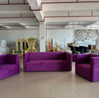 Ensemble de canapés en velours violet éblouissant avec design de coutures verticales pour réceptions d'événements, projets hôteliers, OEM
