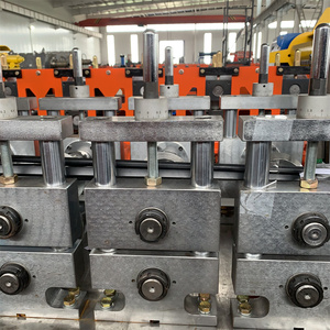 Machine de formage automatique de profilés en V de haute qualité avec PLC et composants de moteur intégrés, dotée d'une structure en arche - Product Image 5