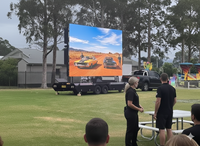 Remorque LED mobile portable de 16 m² pour campagnes en extérieur, remorque à écran LED mobile pour affichage en temps réel des flux de médias sociaux