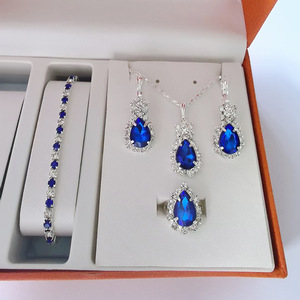 Ensemble de bijoux 4 pièces en forme de goutte d'eau, collier pendentif, boucles d'oreilles pendantes, bague, serti de strass brillants, élégant pour femmes, vente chaude - Product Image 2