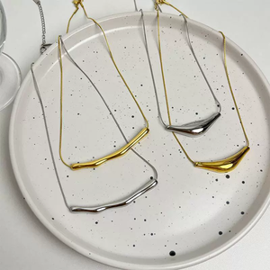 Collar de metal plisado irregular para <span class=keywords><strong>mujer</strong></span>, diseño de nicho de verano, cadena para clavícula, estilo minimalista, gargantilla corta. - Product Image 2